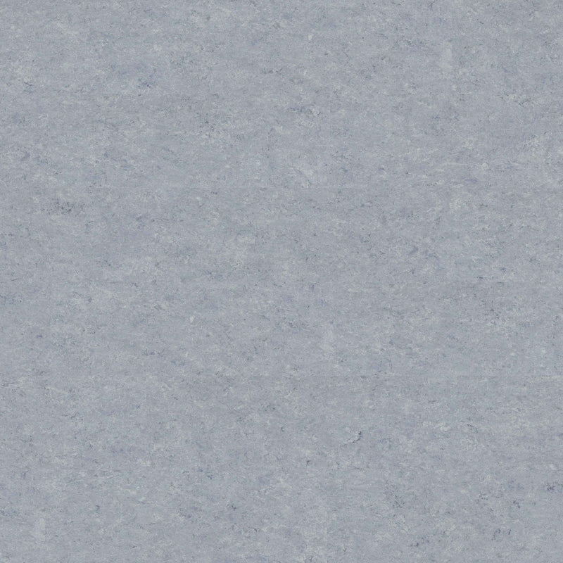Azuro Sky Life Silent – moderner Linoleum-Klickboden in sanfter Blauoptik