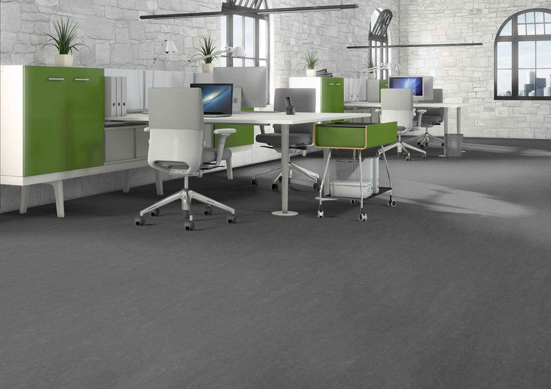 Graphit Linoleum-Klebefliese Pure – dunkler Designboden in moderner Steinoptik